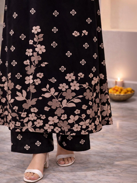 Pashet Women Floral Printed V-Neck Kurta & Trousers - Image 7