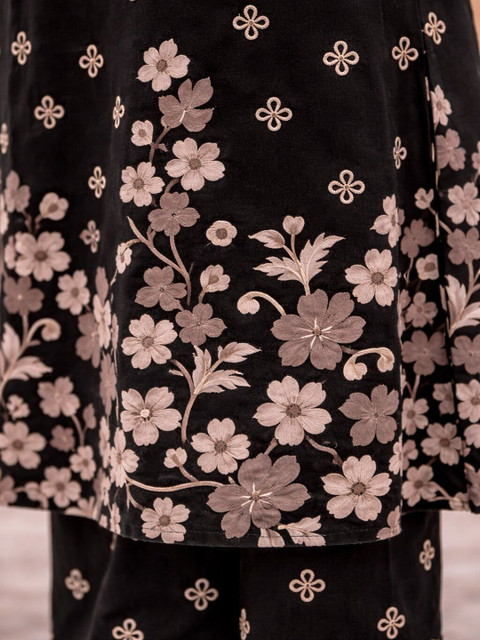Pashet Women Floral Printed V-Neck Kurta & Trousers - Image 4