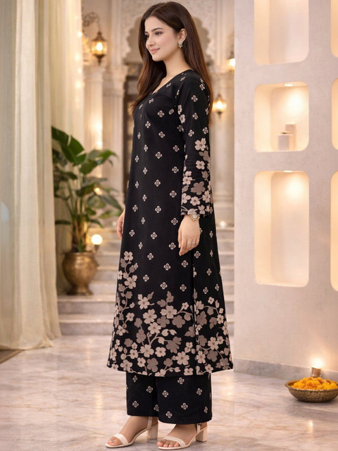 Pashet Women Floral Printed V-Neck Kurta & Trousers - Image 5