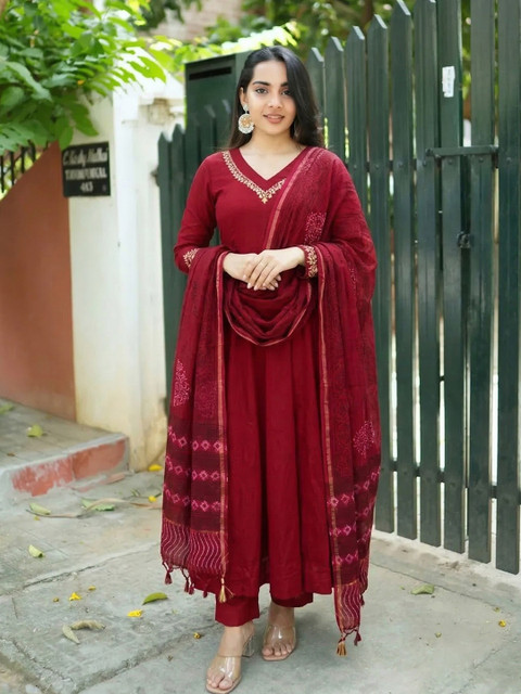 Moda Rapido Women Embroidered Regular Kurta with Trousers & With Dupatta