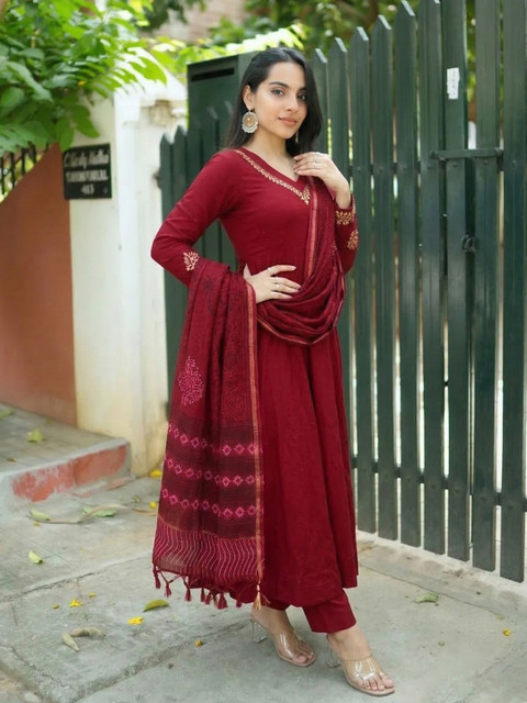 Moda Rapido Women Embroidered Regular Kurta with Trousers & With Dupatta - Image 3