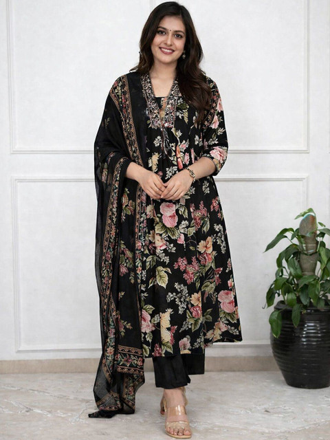 TANISHA Women Floral Printed Empire Thread Work Kurta with Trousers & With Dupatta