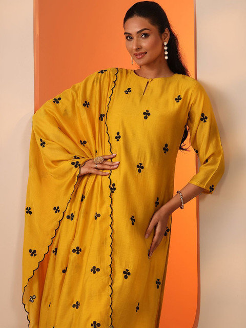 Libas Women Floral Embroidered Regular Kurta with Trousers & With Dupatta - Image 3