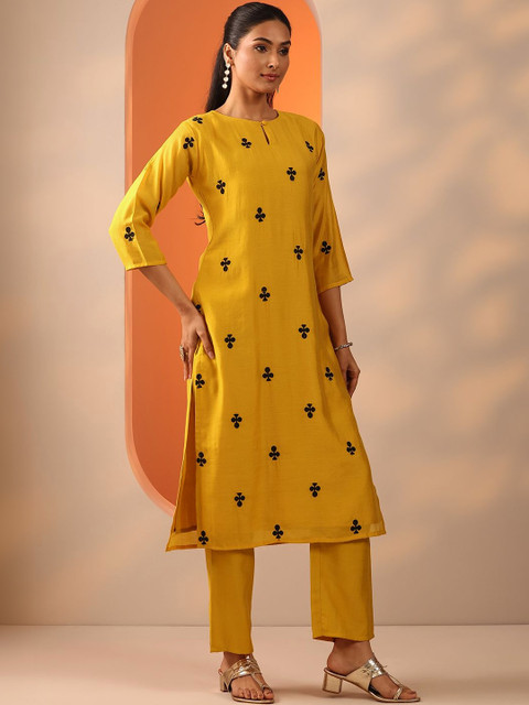 Libas Women Floral Embroidered Regular Kurta with Trousers & With Dupatta - Image 4