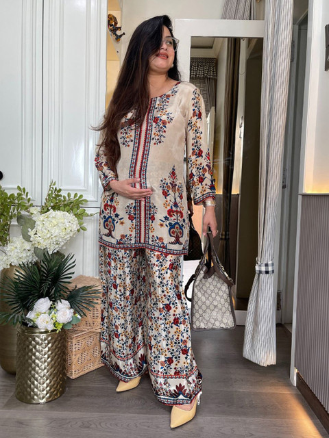 Aaghnya Women's Cream Rayon Blend Printed Straight Kurta With Trousers - Image 3