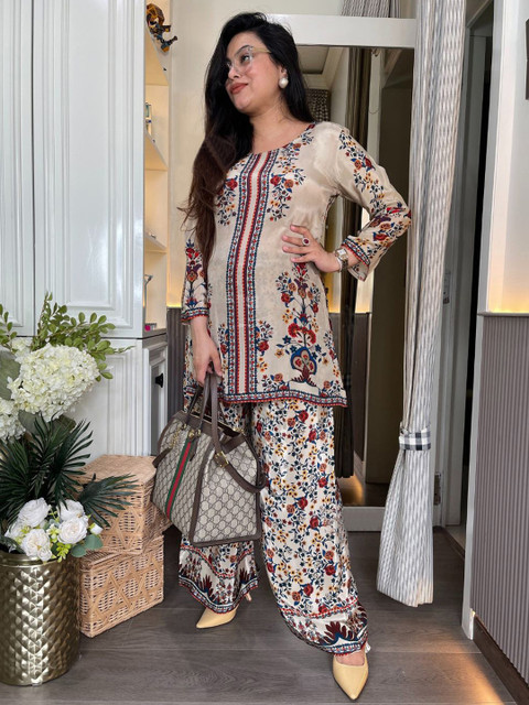 Aaghnya Women's Cream Rayon Blend Printed Straight Kurta With Trousers - Image 6