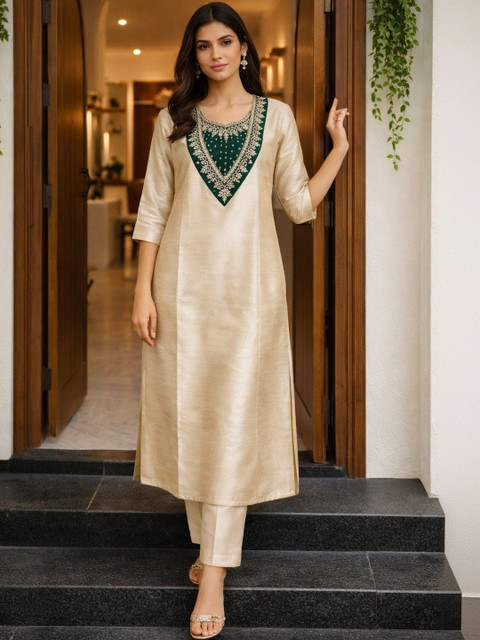 SDK FASHION Women Ethnic Motifs Embroidered Regular Thread Work Kurta with Trousers - Image 2