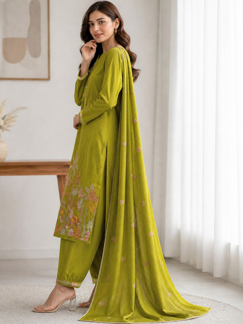 House of Pataudi Embroidered Round Neck Kurta & Trousers With Dupatta - Image 3