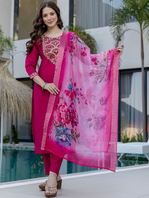 KAARVYA Women Floral Embroidered Regular Thread Work Chanderi Silk Kurta with Trousers & With Dupatta