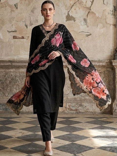 NAVYAAZRI Women Floral Regular Gotta Patti Kurta with Trousers & With Dupatta