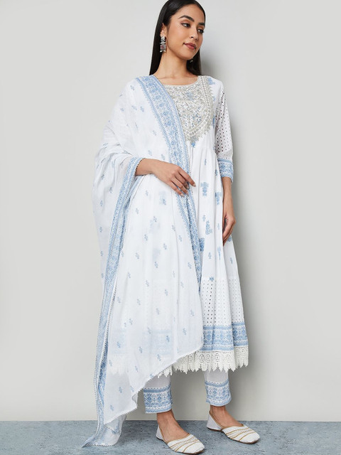 Melange by Lifestyle Ethnic Motifs Embroidered Dupatta with Thread Work