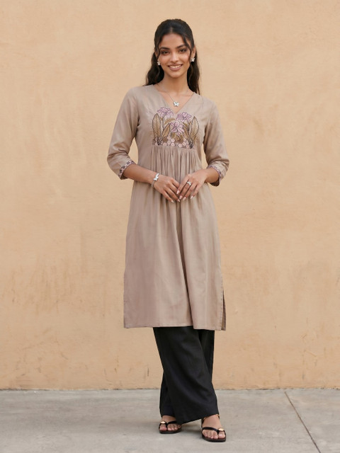 fusion by glitchez Gathers Floral Embroidered Kurta