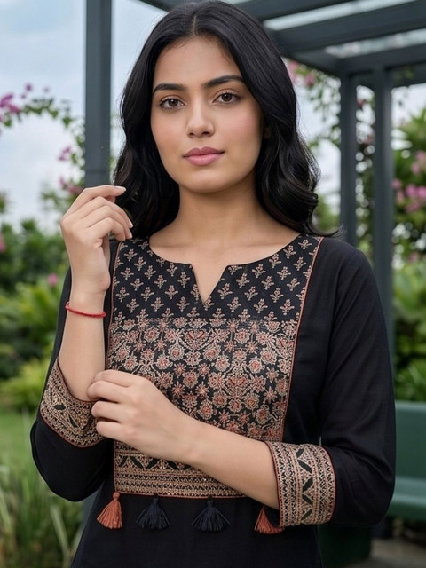 Varanga Women Ethnic Motifs Embroidered Thread Work Indie Prints Kurta - Image 6