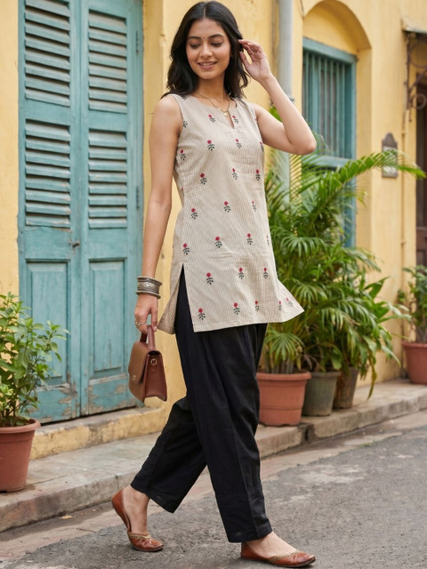 Youthnic Women Floral Printed Regular Pure Cotton Kurti with Harem Pants