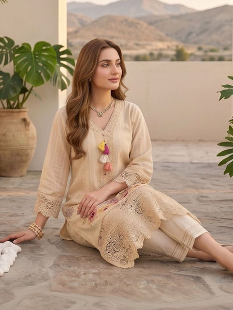 Varanga Women Floral Embroidered Regular Thread Work Pure Cotton Kurta with Trousers & With Dupatta