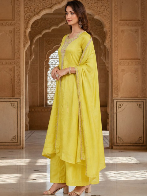 ROOPKAR Women Regular Kurti with Pyjamas & With Dupatta