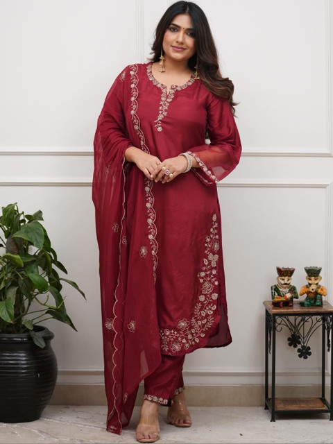 MADHAV WEAVES Women Ethnic Motifs Embroidered Regular Thread Work Kurta with Trousers & With Dupatta