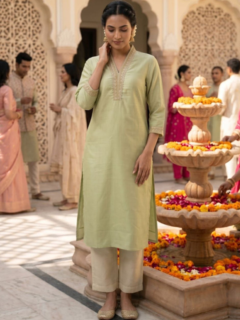The Suitable Women Embroidered Thread Work Kurta