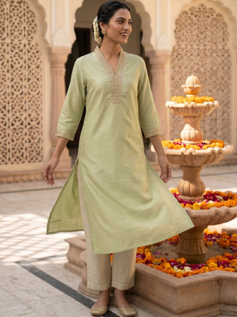 The Suitable Women Embroidered Thread Work Kurta - Image 3