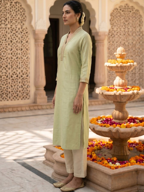 The Suitable Women Embroidered Thread Work Kurta - Image 4