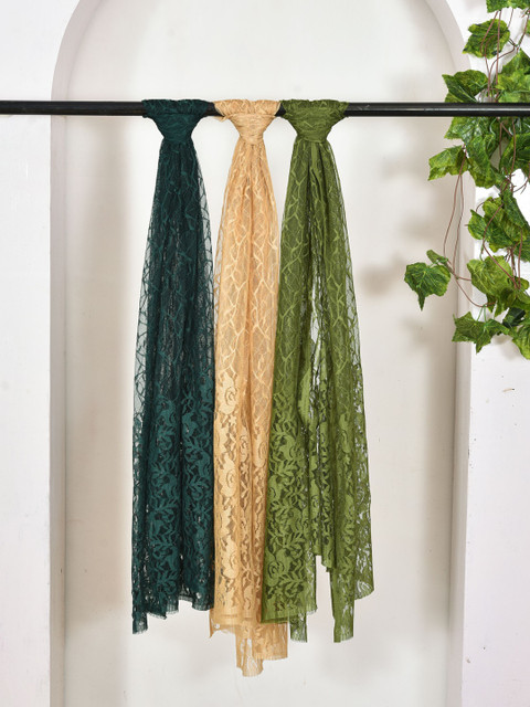 Kuhika Embroidered Dupatta with Thread Work