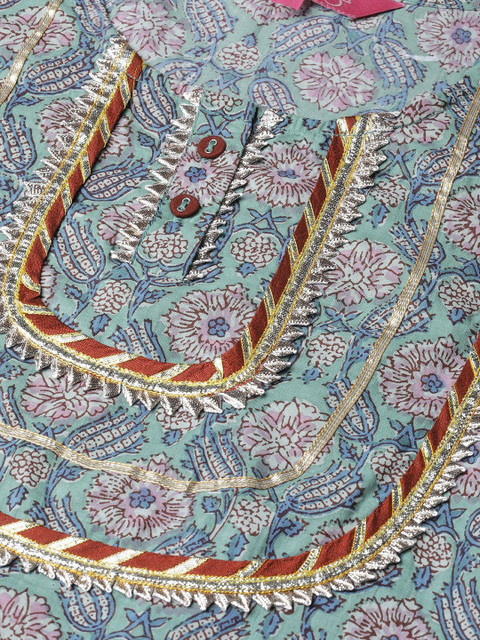 AADVIKA Women Floral Printed Gotta Patti Kurta - Image 4