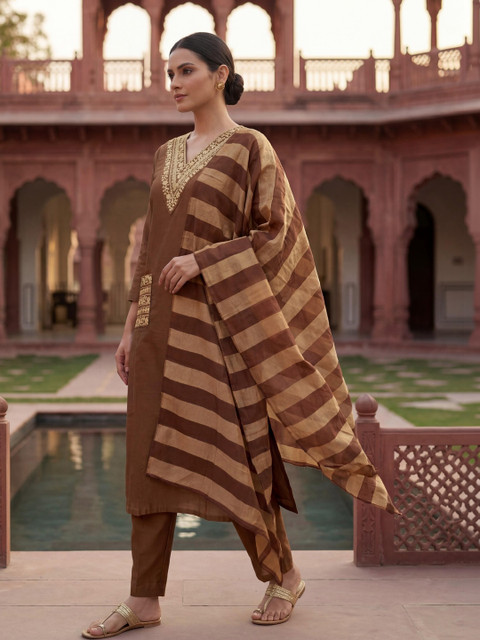 CREEPER Women Ethnic Motifs Embroidered Regular Thread Work Kurta with Trousers & With Dupatta - Image 6
