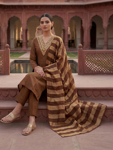 CREEPER Women Ethnic Motifs Embroidered Regular Thread Work Kurta with Trousers & With Dupatta - Image 3