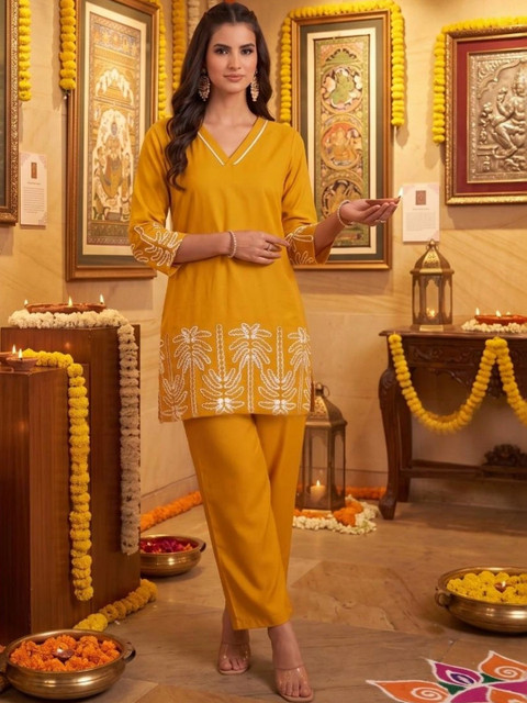TULYATA Floral Embroidered Tunic with Trousers