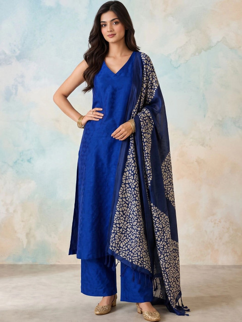 AADVIKA Women Ethnic Motifs Regular Kurta with Palazzos & With Dupatta