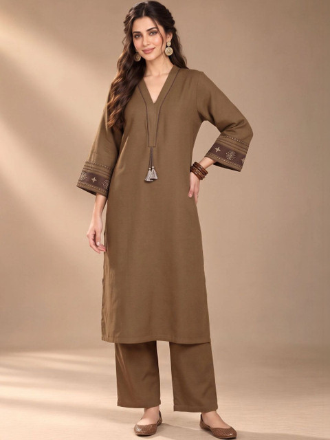 Varanga Embroidered Tunic with Trousers