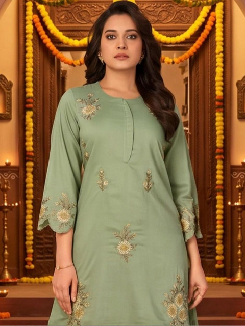 TULYATA Floral Silk Embroidered Tunic with Trousers - Image 4