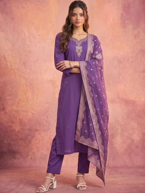 KINDA DESI Women Ethnic Motifs Embroidered Regular Kurta with Trousers & With Dupatta