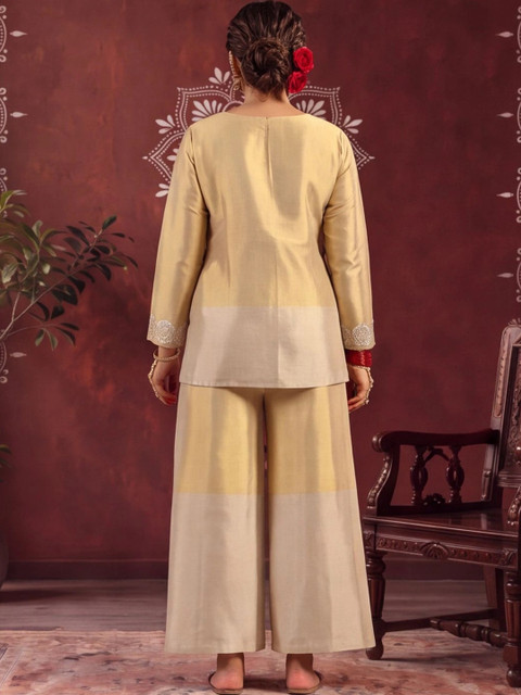SOURAGYA Women Dyed Regular Gotta Patti Kurta with Trousers - Image 3