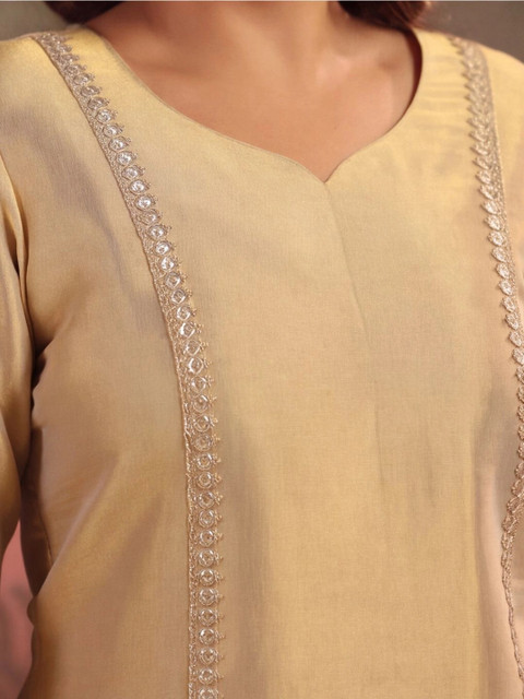 SOURAGYA Women Dyed Regular Gotta Patti Kurta with Trousers - Image 4