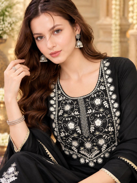SINGNI Women Ethnic Motifs Thread Work Pure Cotton Kurta with Trousers &Dupatta - Image 3