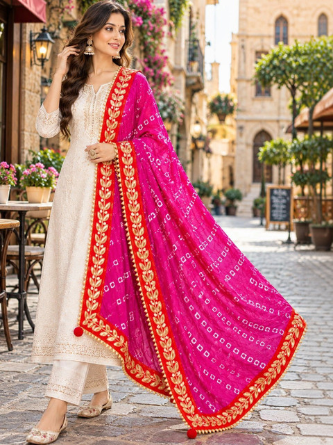 Phulkarigiri Printed Bandhani Dupatta with Gotta Patti - Image 2