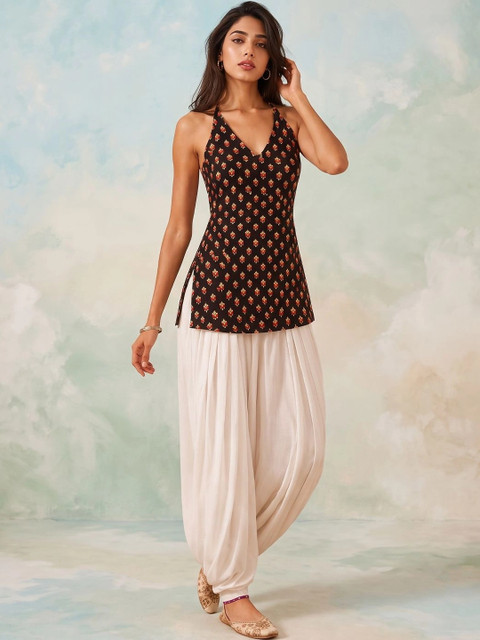 NAVYAAZRI Women Ethnic Motifs Printed Halter Neck Indie Prints Kurta