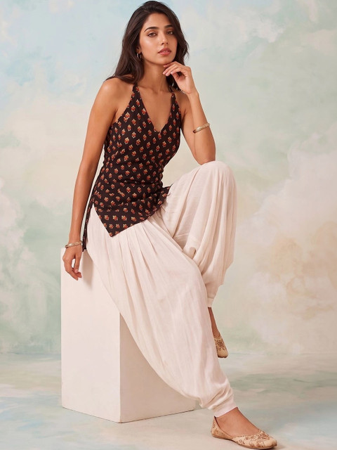 NAVYAAZRI Women Ethnic Motifs Printed Halter Neck Indie Prints Kurta - Image 4