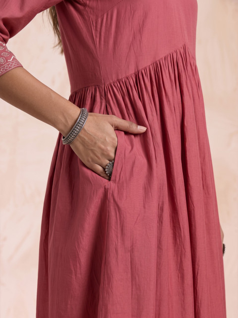 fusion by glitchez V-Neck Thread Work Kurta - Image 6