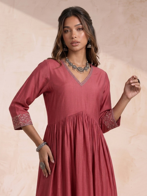fusion by glitchez V-Neck Thread Work Kurta - Image 4