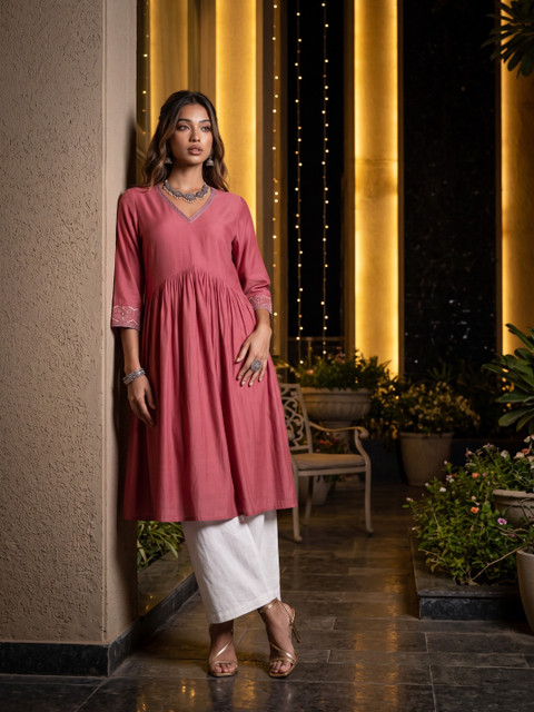fusion by glitchez V-Neck Thread Work Kurta - Image 5