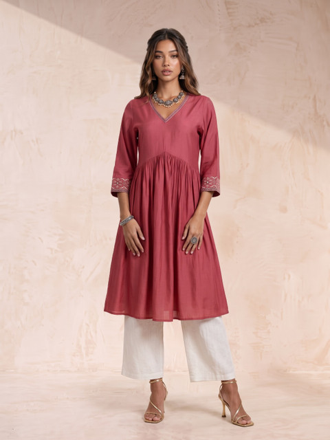 fusion by glitchez V-Neck Thread Work Kurta - Image 3