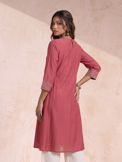 fusion by glitchez V-Neck Thread Work Kurta - Image 2