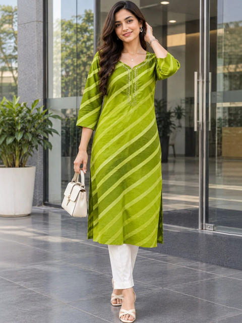 Rajnandini Women Printed Thread Work Kurta