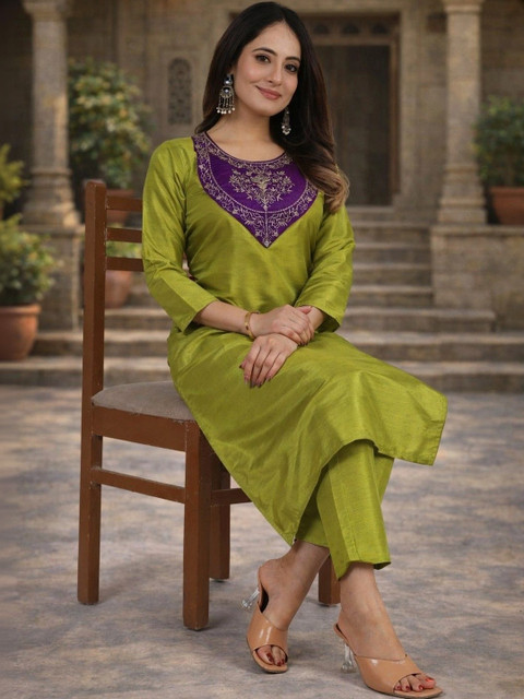SZN Floral Embroidered Tunic with Trousers - Image 4