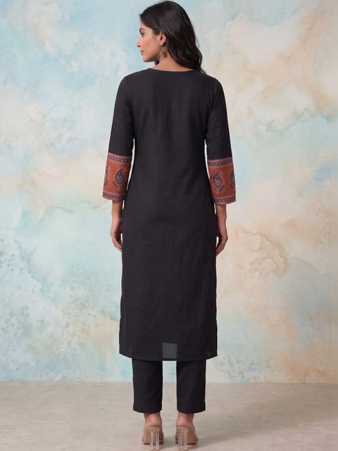 AADVIKA Women Paisley Embellished Mirror Work Kurta - Image 2