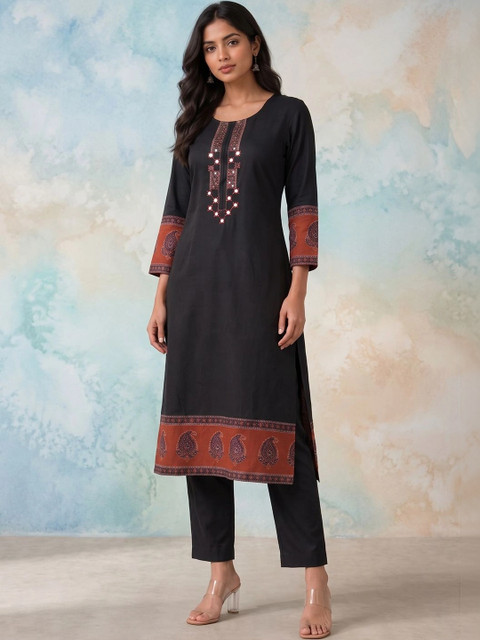 AADVIKA Women Paisley Embellished Mirror Work Kurta