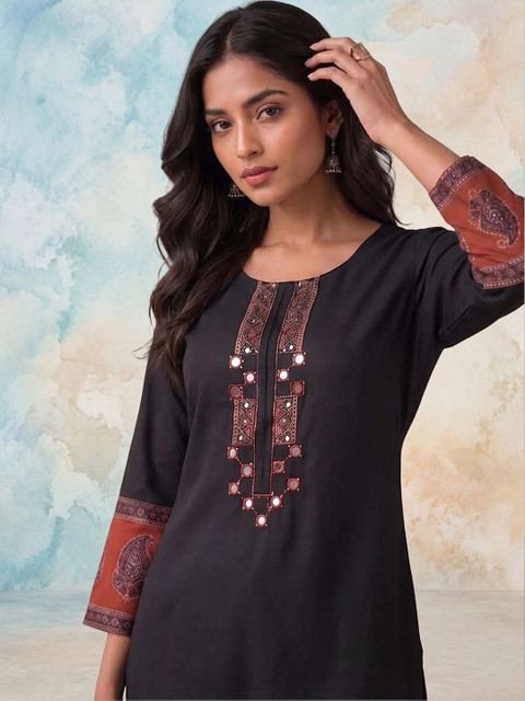 AADVIKA Women Paisley Embellished Mirror Work Kurta - Image 5