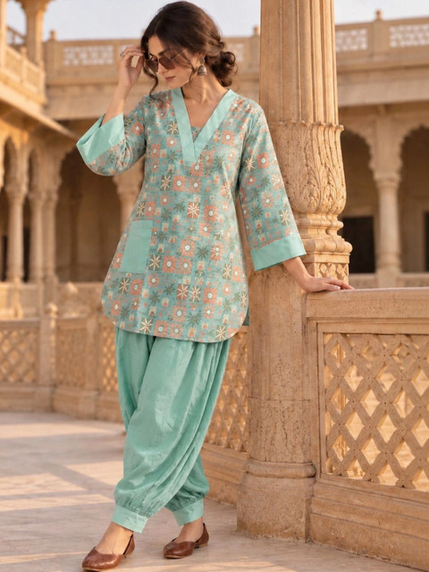 VARNI ENTERPRISE Women Floral Printed Regular Pure Cotton Kurti with Patiala - Image 5